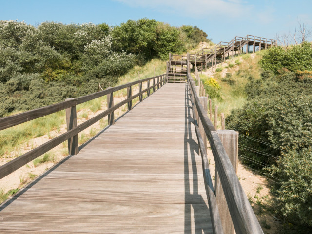 Wenduine - De Haan - houten trapconstructie in duinen